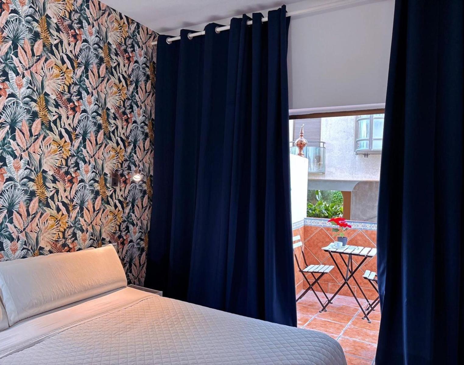 Hostal Guadalupe Torremolinos Exterior photo