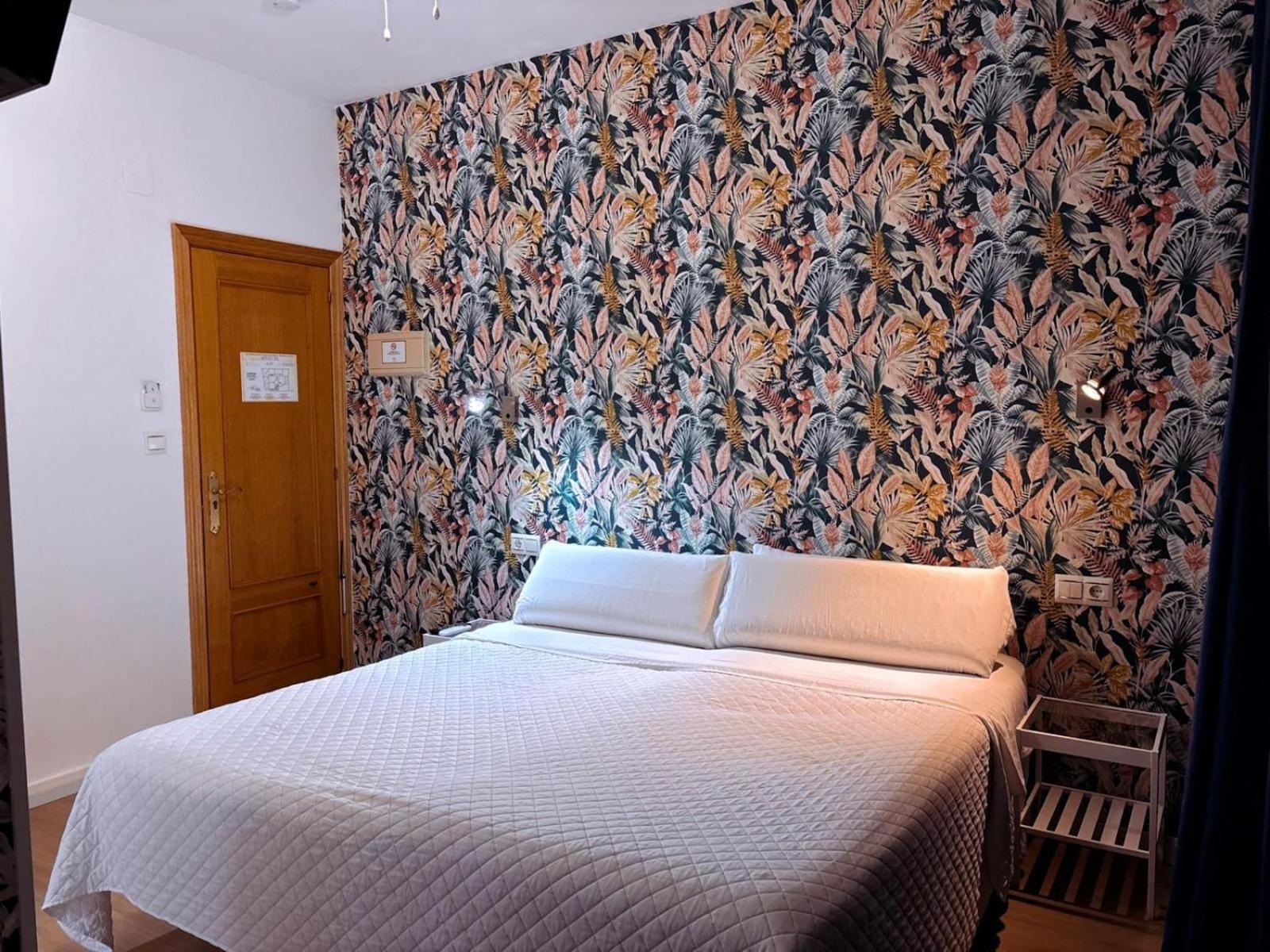 Hostal Guadalupe Torremolinos Exterior photo
