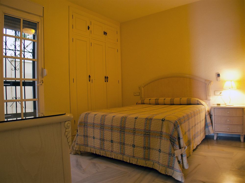 Hostal Guadalupe Torremolinos Exterior photo
