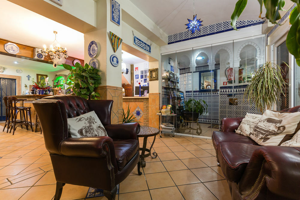 Hostal Guadalupe Torremolinos Exterior photo